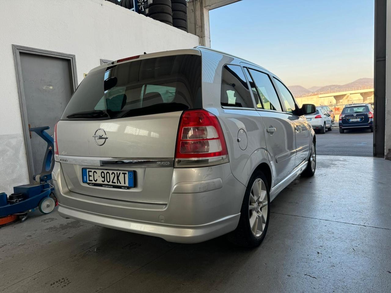 Opel Zafira 1.8 16V GPL-TECH Cosmo 7 posti