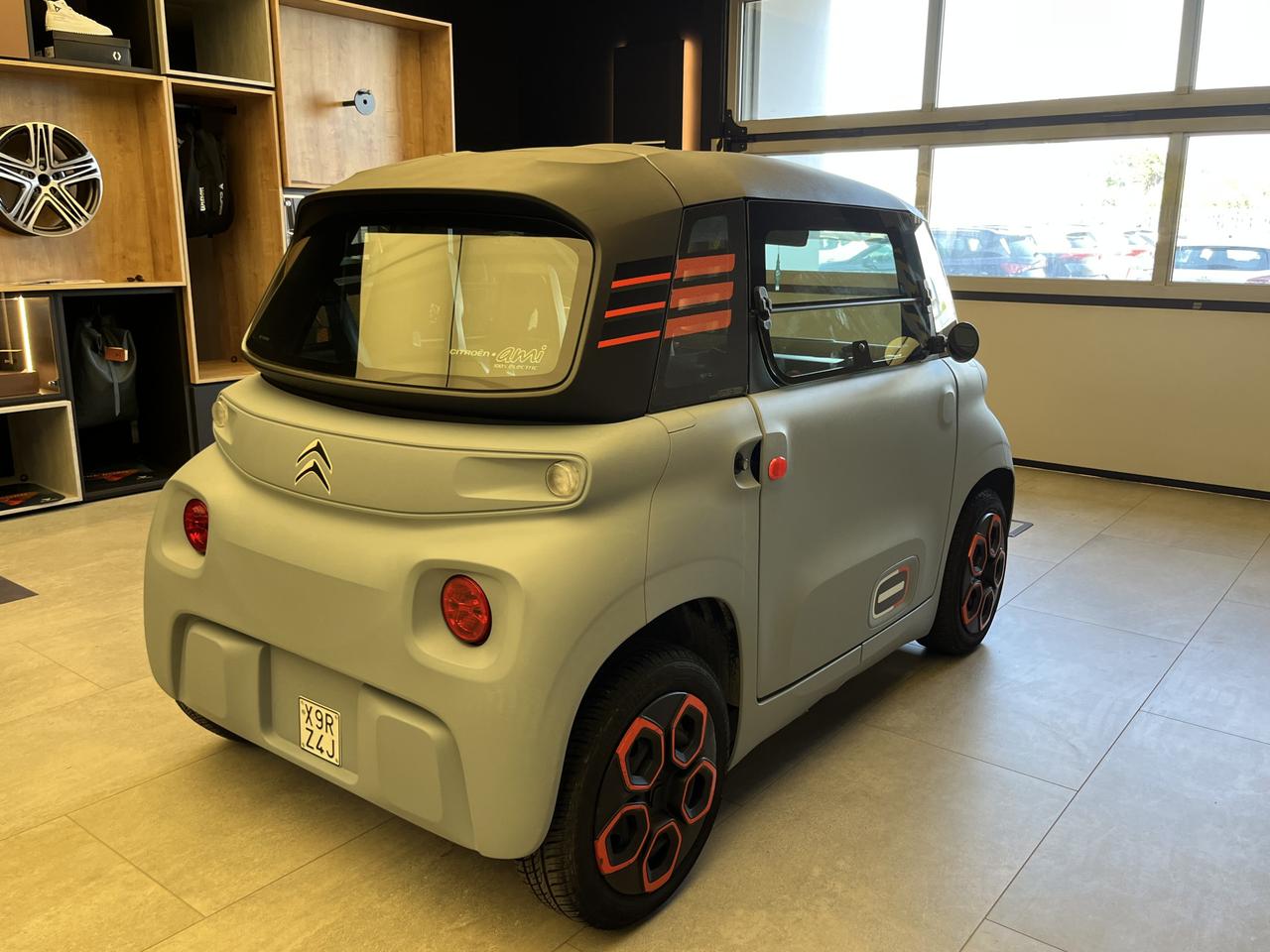 CITROEN AMI - AMI ORANGE