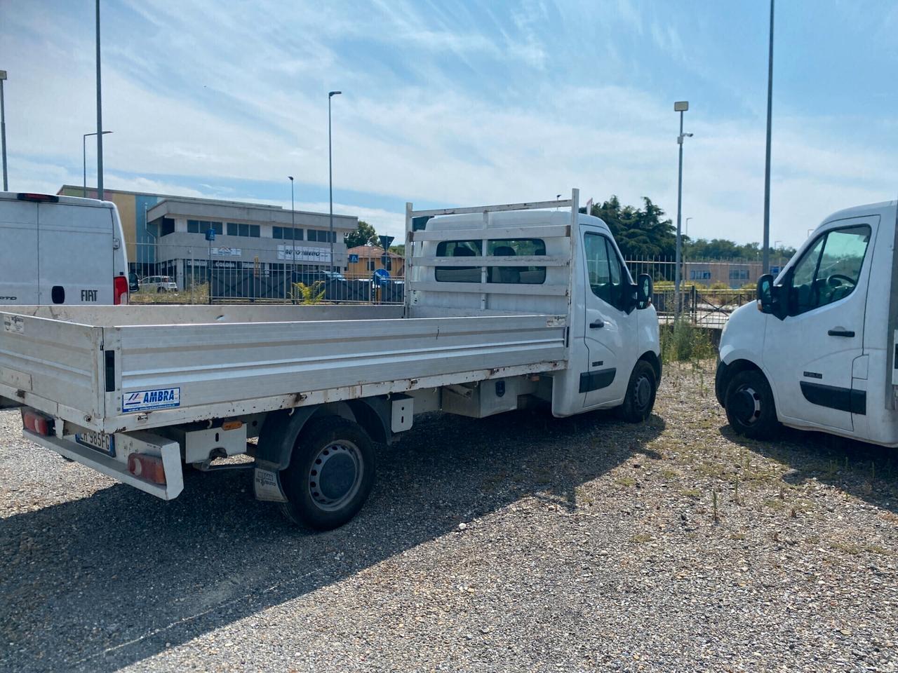 Nissan NV400 35 2.3 dCi 125CV PL Cabinato
