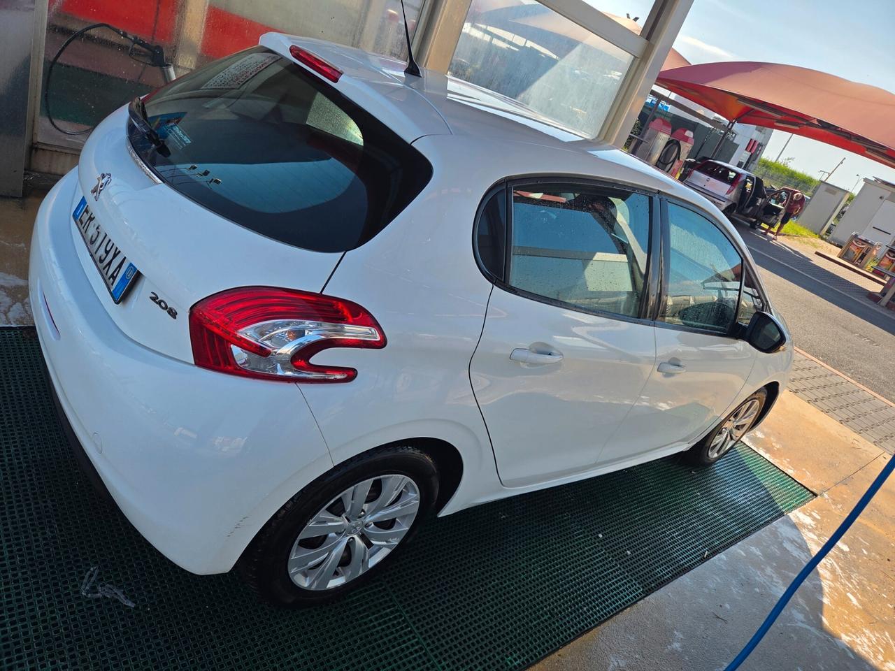 Peugeot 208 1.4 HDi 68 CV 5 porte 2013