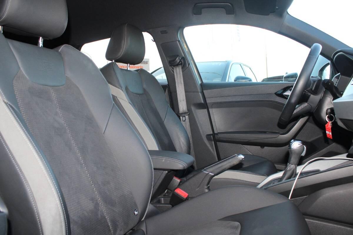 Audi A1 25 1.0 tfsi Identity Black s-tronic con CarPlay