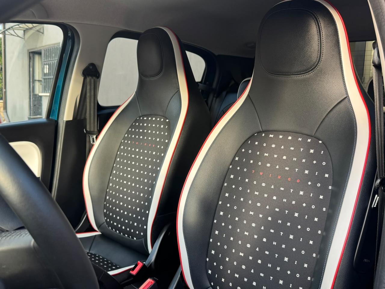 Renault Twingo 1.0 71CV SIGNATURE **PELLE NAVI SENSORI LED CAMERA GARANZIA PRONTA CONSEGNA NEOPATENTATI
