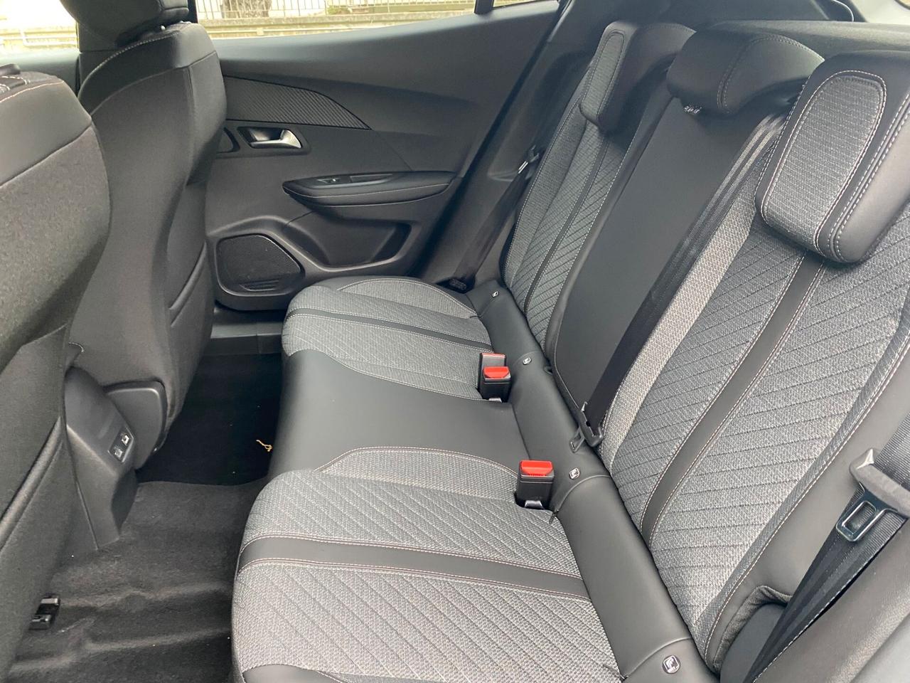 Peugeot 2008 PureTech 130 S&S EAT8 Allure