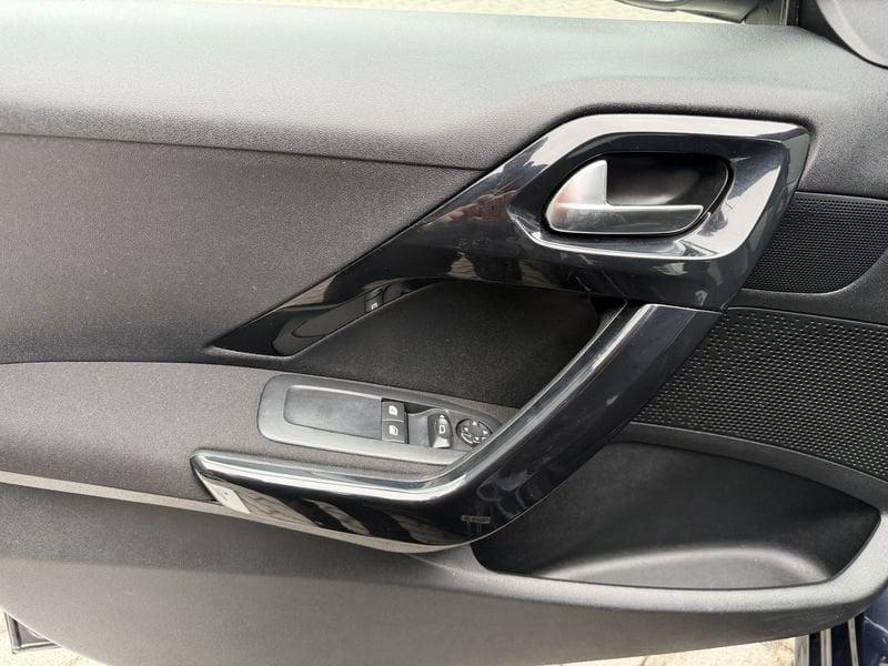 Peugeot 208 5p 1.2 puretech Allure 82cv DISTRIBUZIONE ESEGUITA NEL 2025