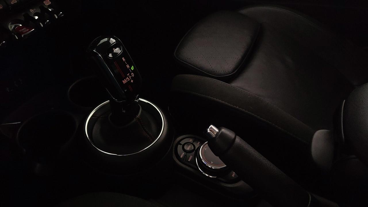 MINI Mini IV F55-F56 2014 - Mini 2.0 Cooper SD Hype 3p auto