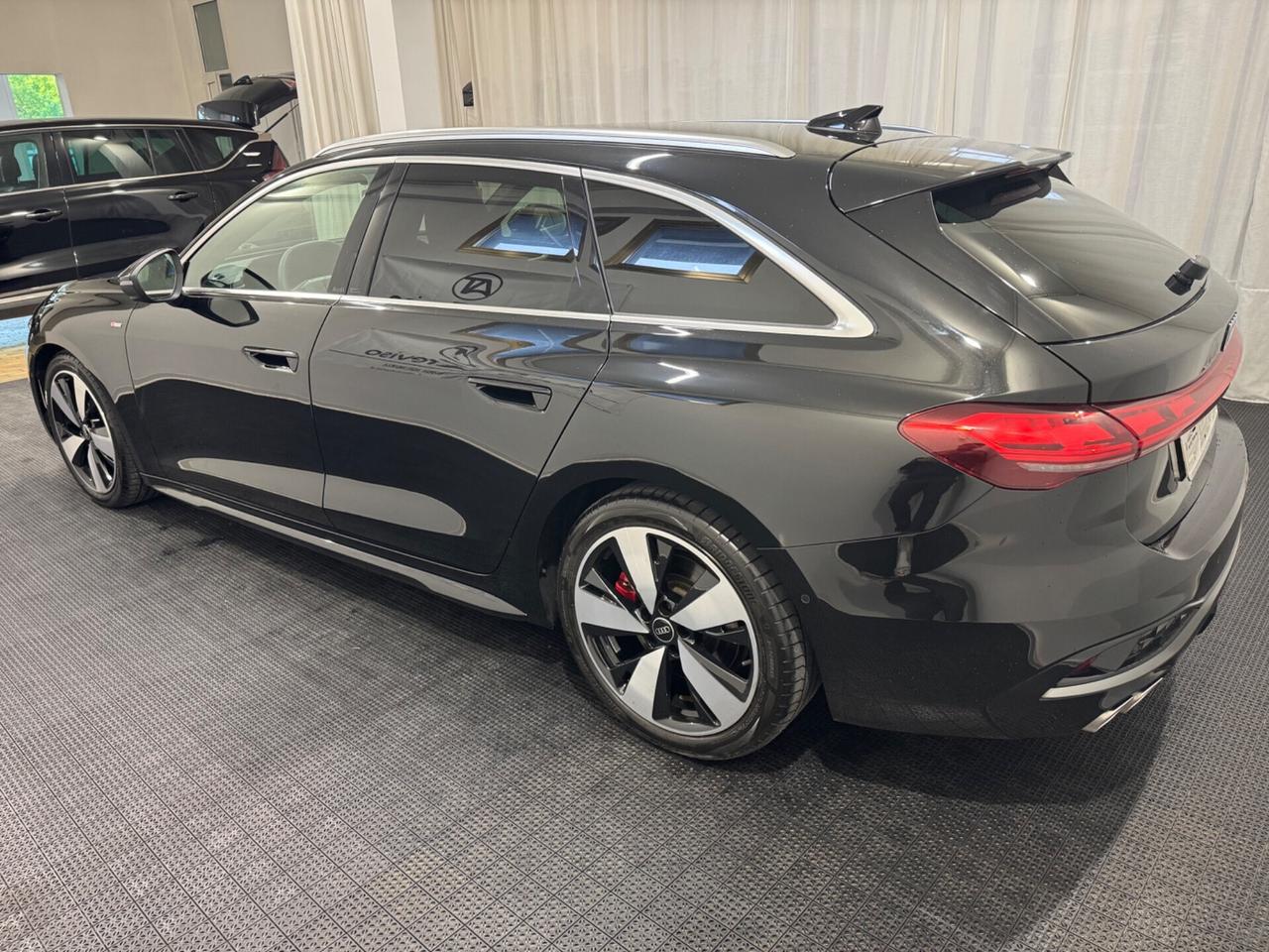 Audi A5 Avant TDI 150 kW mHEV+ S tronic quattro Line edition FULL!!
