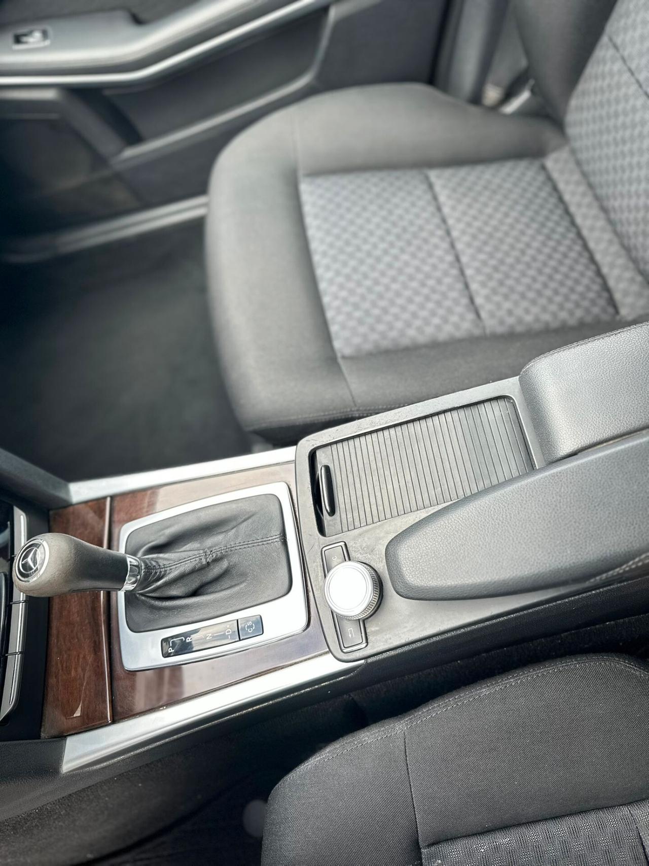 Mercedes-benz E 220 CDI BlueEFFICIENCY Avantgarde