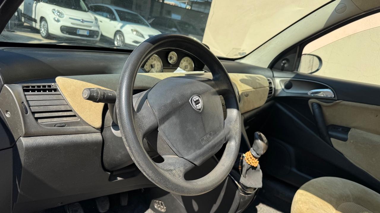 Lancia Ypsilon 1.2 Argento 145.000 km