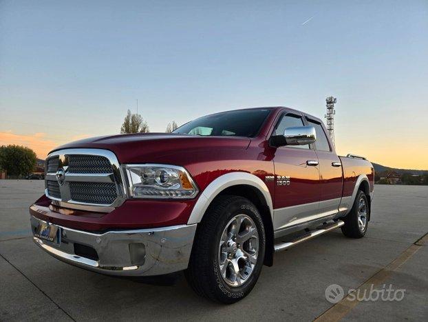 Dodge RAM 1500 HEMI 5.7 V8 -LARAMIE- 4X4