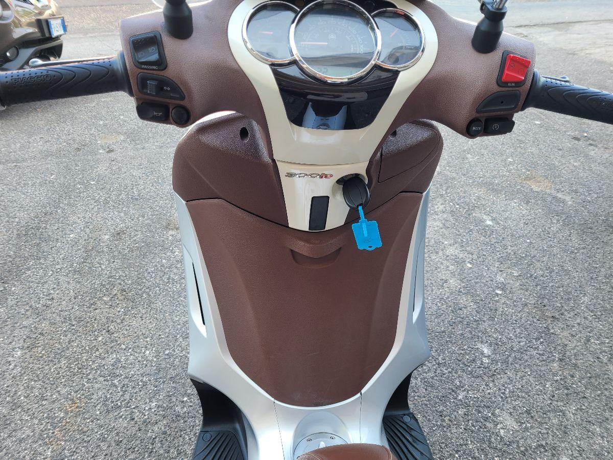 Piaggio - Beverly 300 - i.e.
