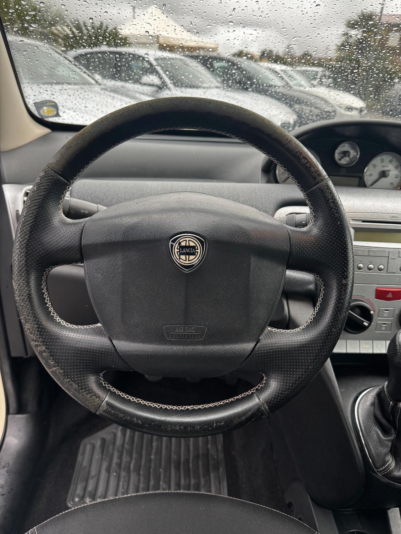 Lancia Ypsilon 1.3 Multijet 16V Momo Design