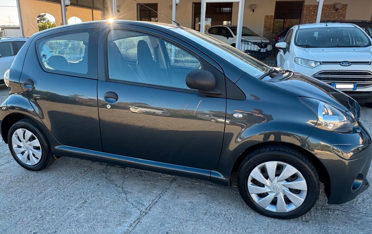 Toyota Aygo 1.0 12V VVT-i 5 porte Active Connect