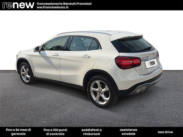 MERCEDES-BENZ GLA 200 D Sport 7G-DCT