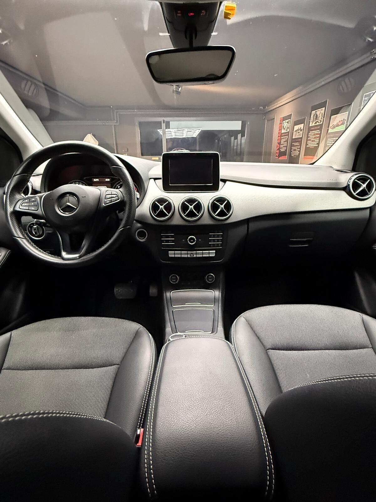 Mercedes-benz B 200 CDI 4Matic Automatic Premium