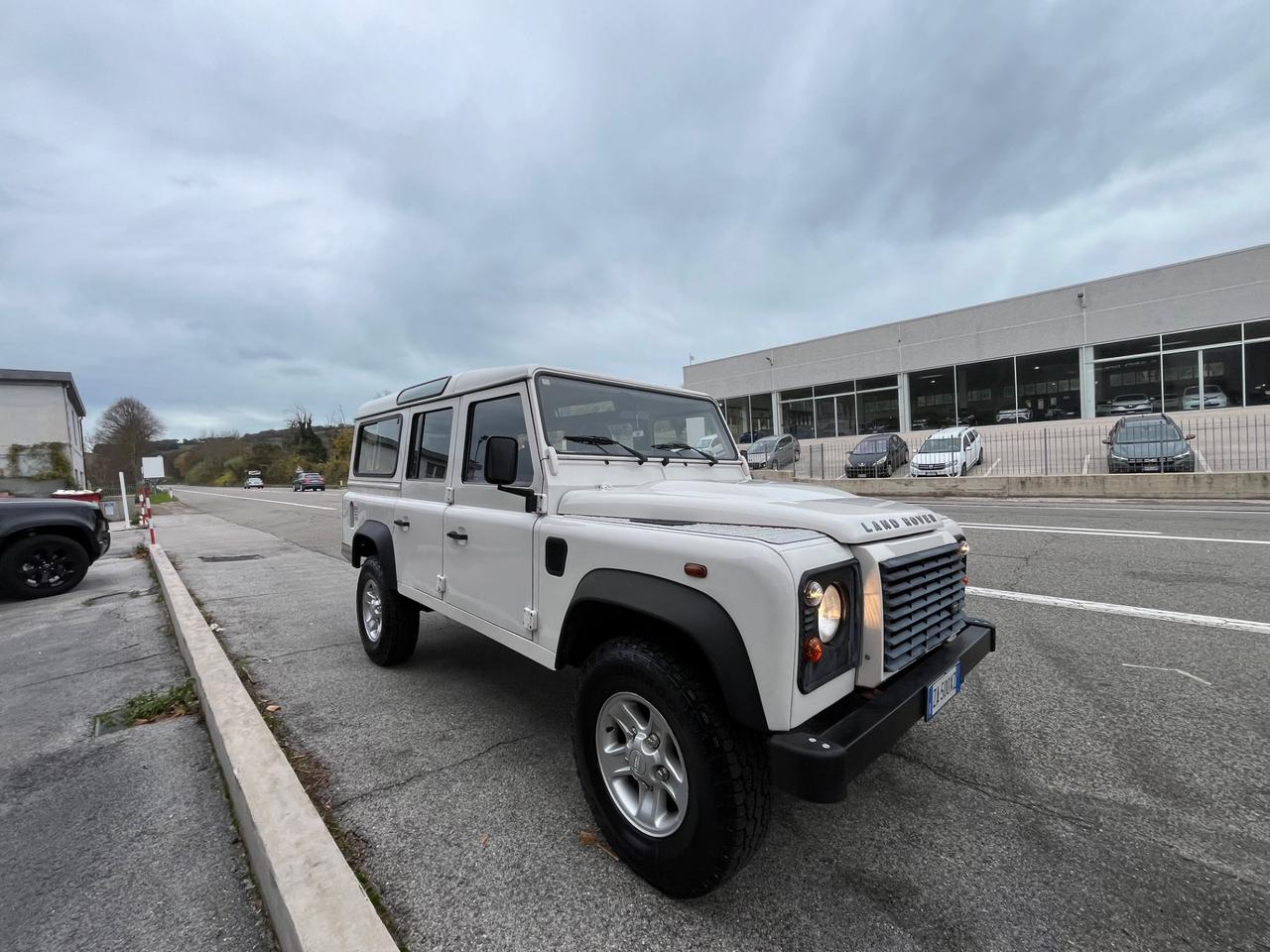 Land Rover Defender 110 2.4 TD4 Hard Top SE