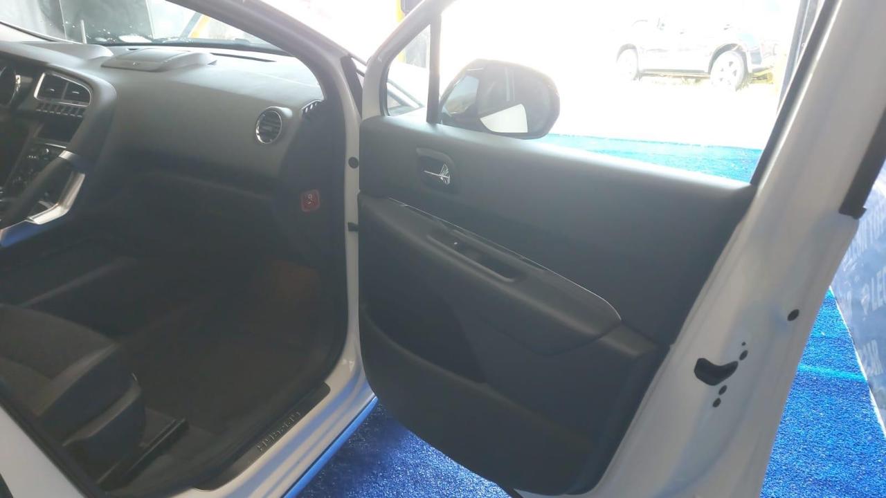 Peugeot 3008 Ibrida 4x4 automatica full tetto