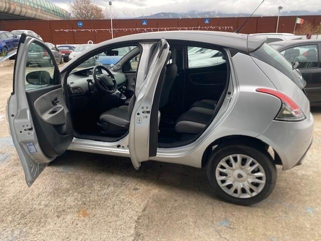 Lancia Ypsilon 0.9 TwinAir 85 CV 5 porte Metano Ecochic Gold