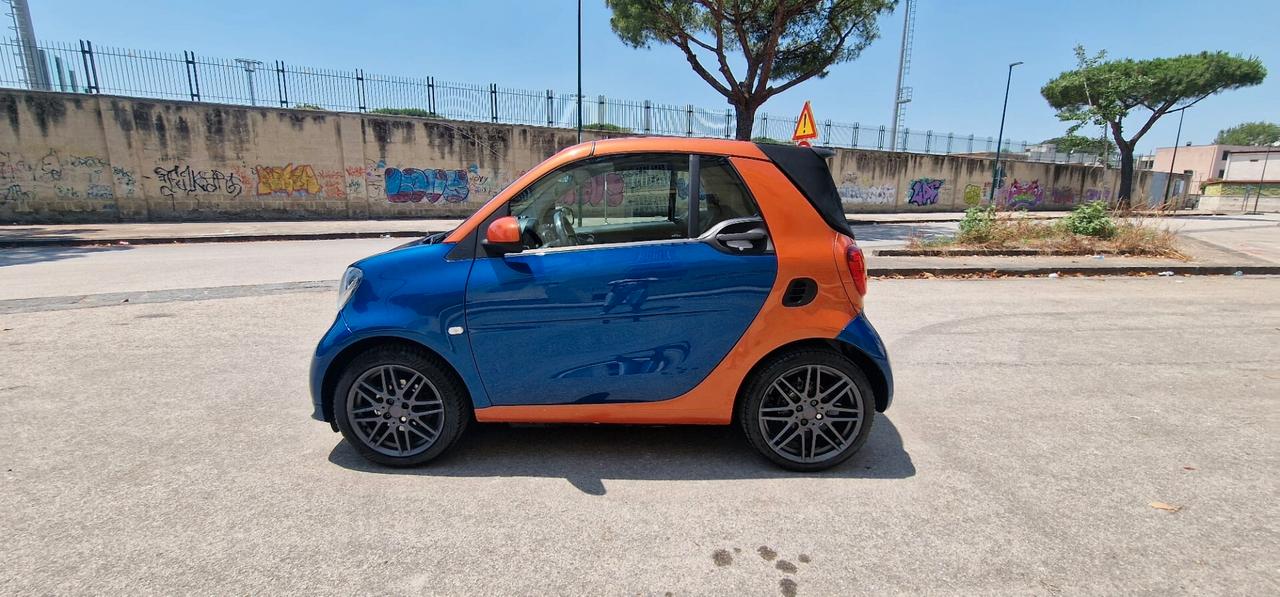 Smart ForTwo 0.9 Turbo 90cv twinamic cabrio Prime AUTOMATICA ALLESTIMENTO BRABUS