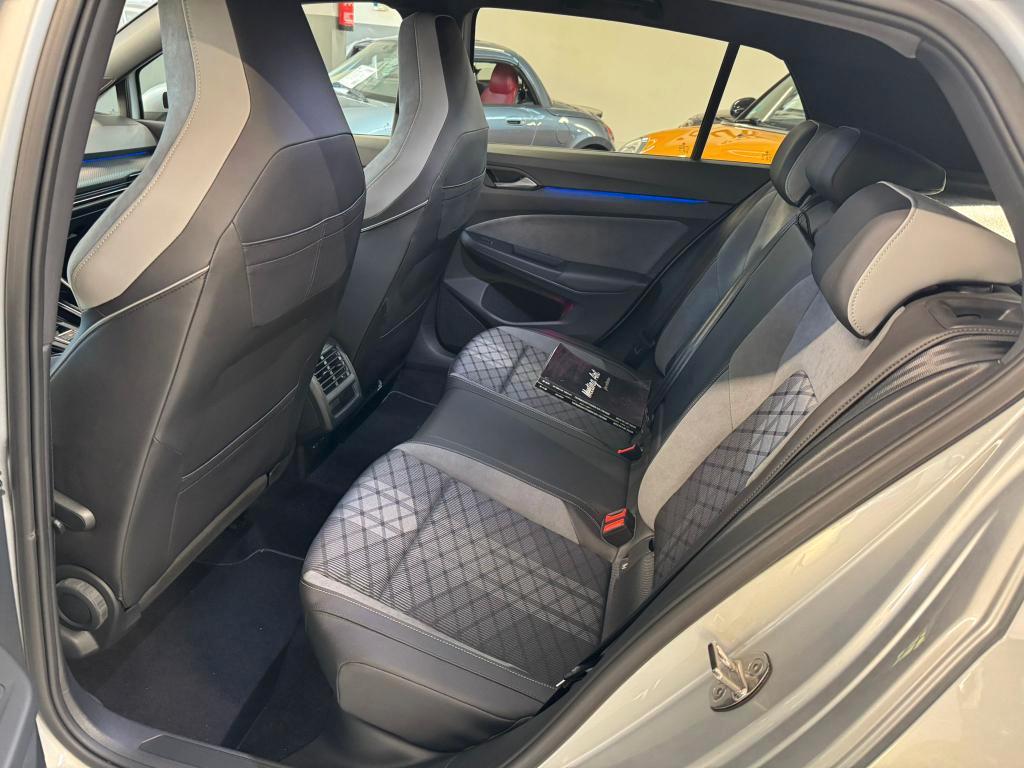 Volkswagen Golf 2.0 tdi R-LINE 150cv dsg