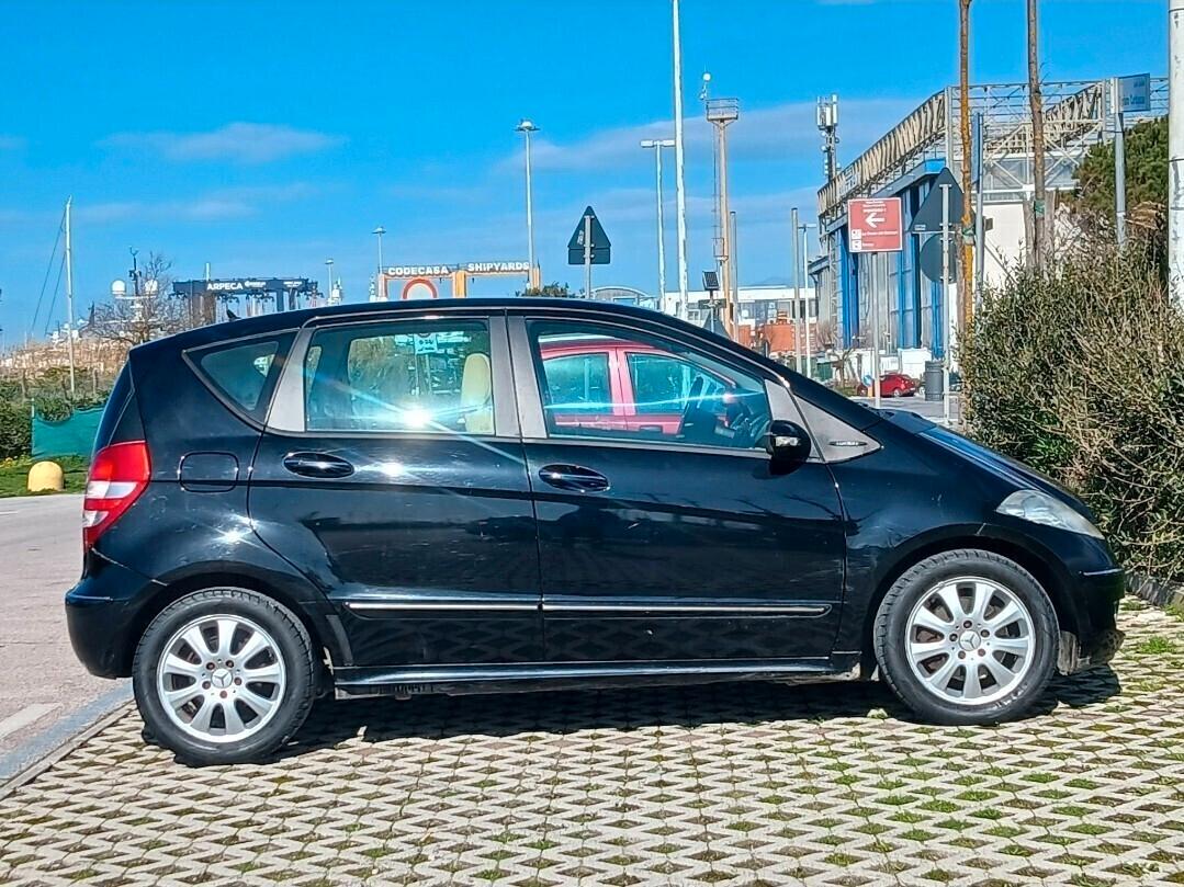 Mercedes-benz A 200 DIESEL - CAMBIO AUTOMATICO NEOPATENTATI PERMUTE