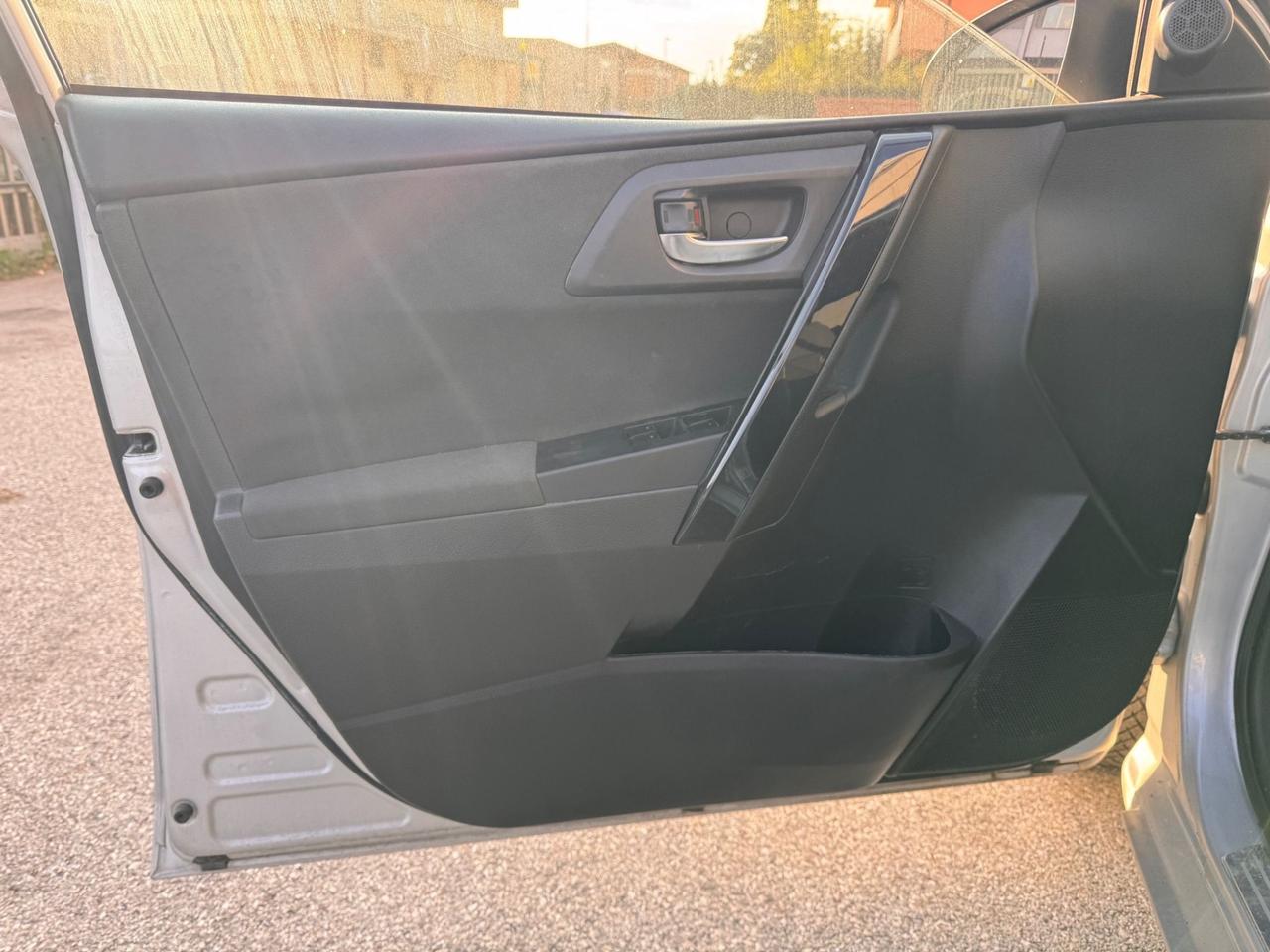 Toyota Auris 1.6 D-4D Lounge AUTO INCIDENTATA