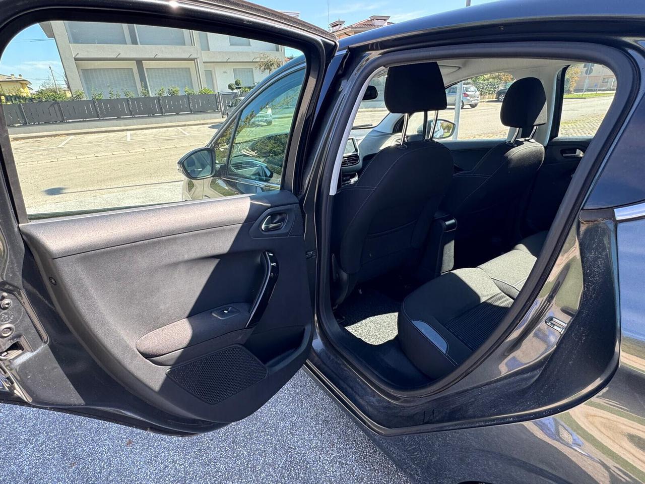 PEUGEOT 208 1.4 HDi 68 CV 5 Porte Allure – NAVIGATORE – 121.000 KM