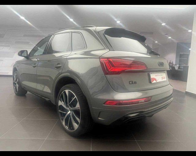AUDI Q5 40 TDI 204 CV quattro S tronic Identity Black
