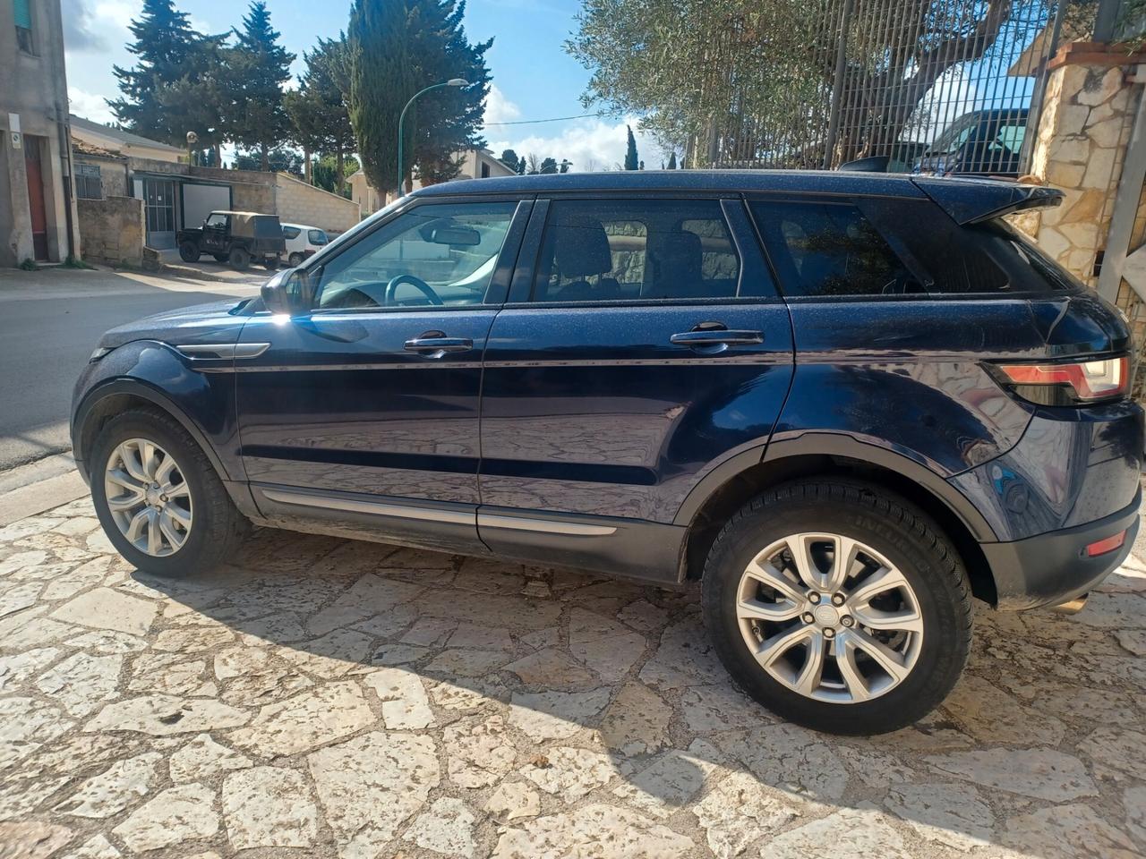 LAND ROVER RANGE ROVER EVOQUE 2.0 PURE 4WD PREZZO TRATTABILE