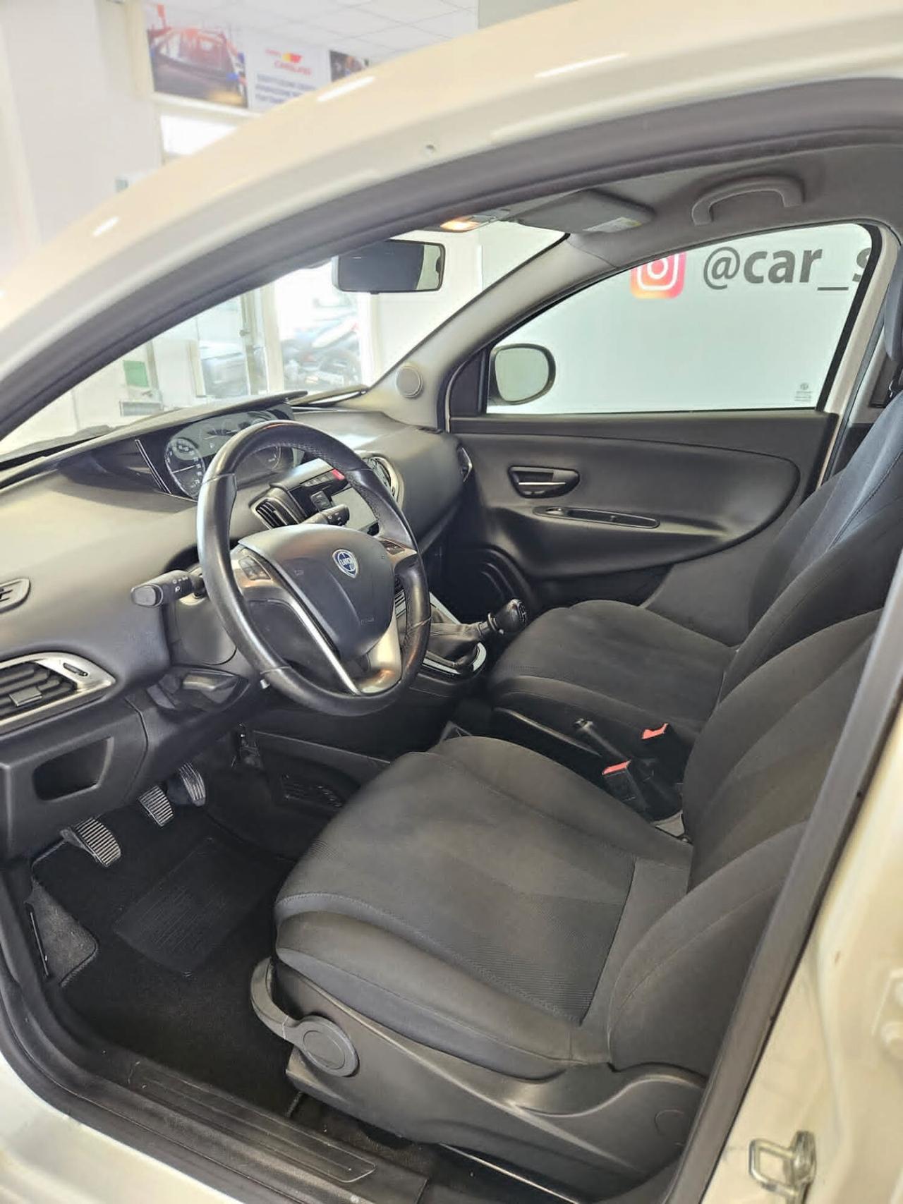 Lancia Ypsilon 1.2 69 CV 5 porte Gold