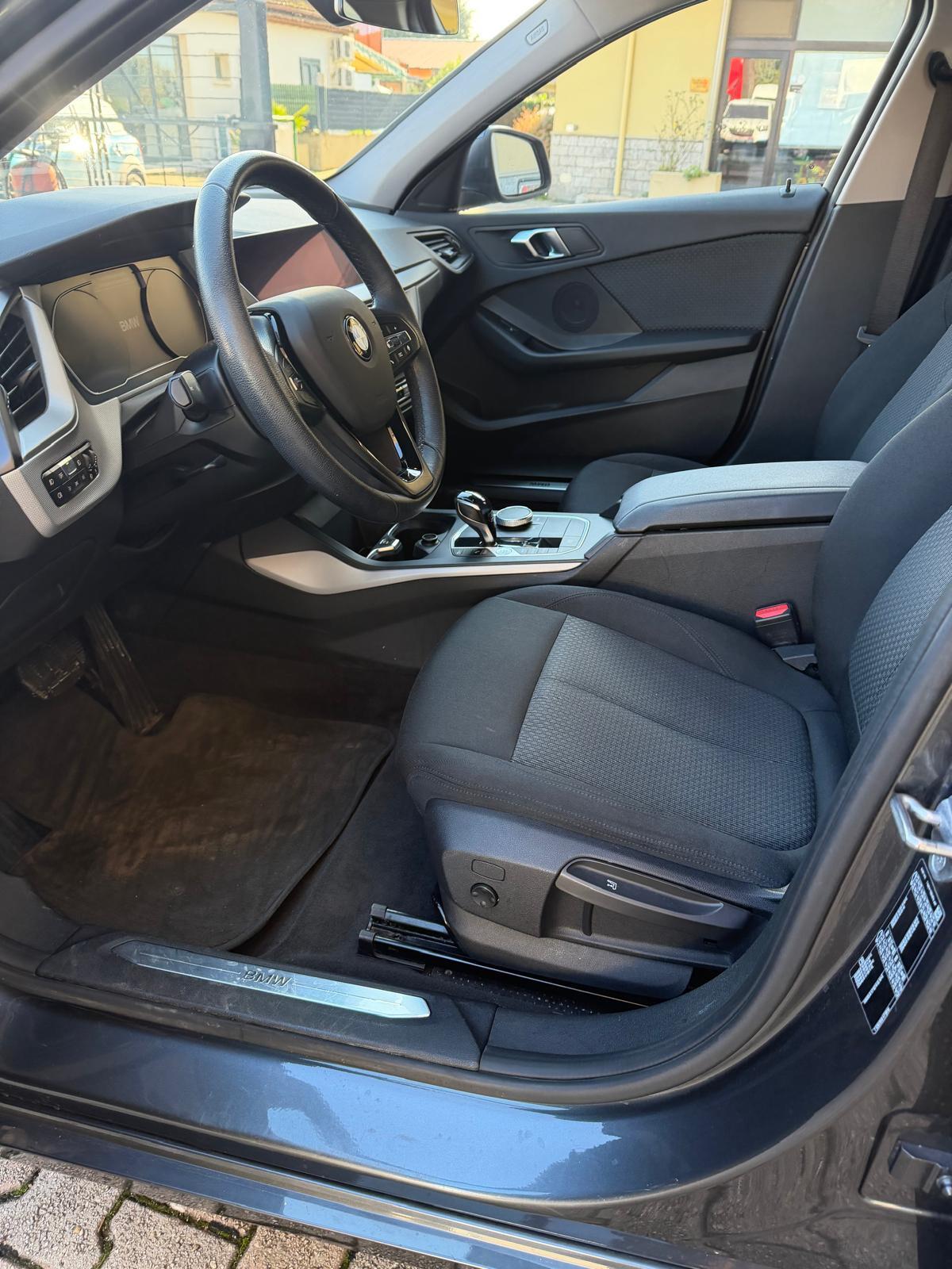 Bmw 116 116d 5p. Business Advantage