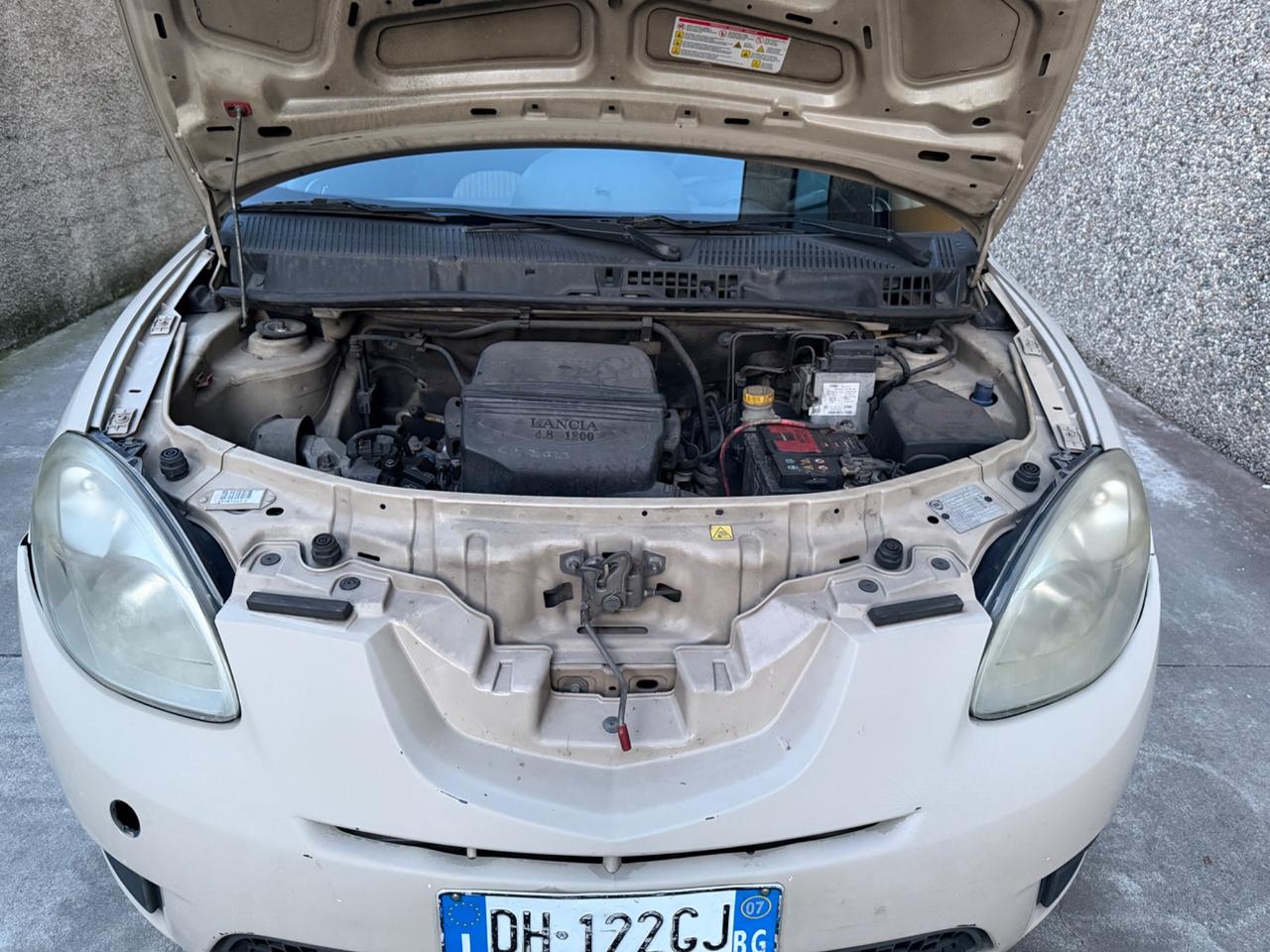 Lancia Ypsilon 1.2 benzina euro4 bicolore
