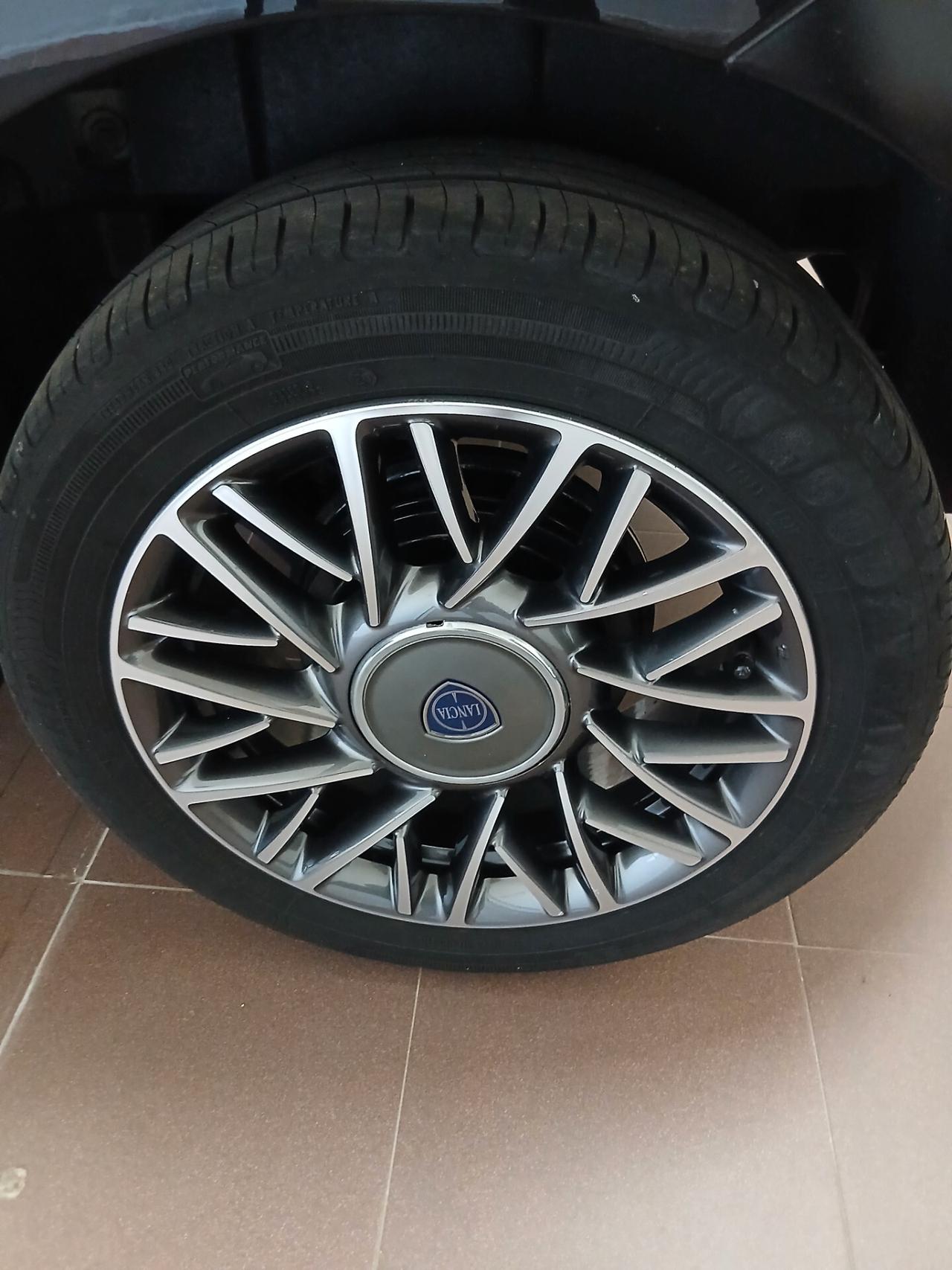 Lancia Ypsilon 1.0 FireFly 5 porte S&S Hybrid Platino