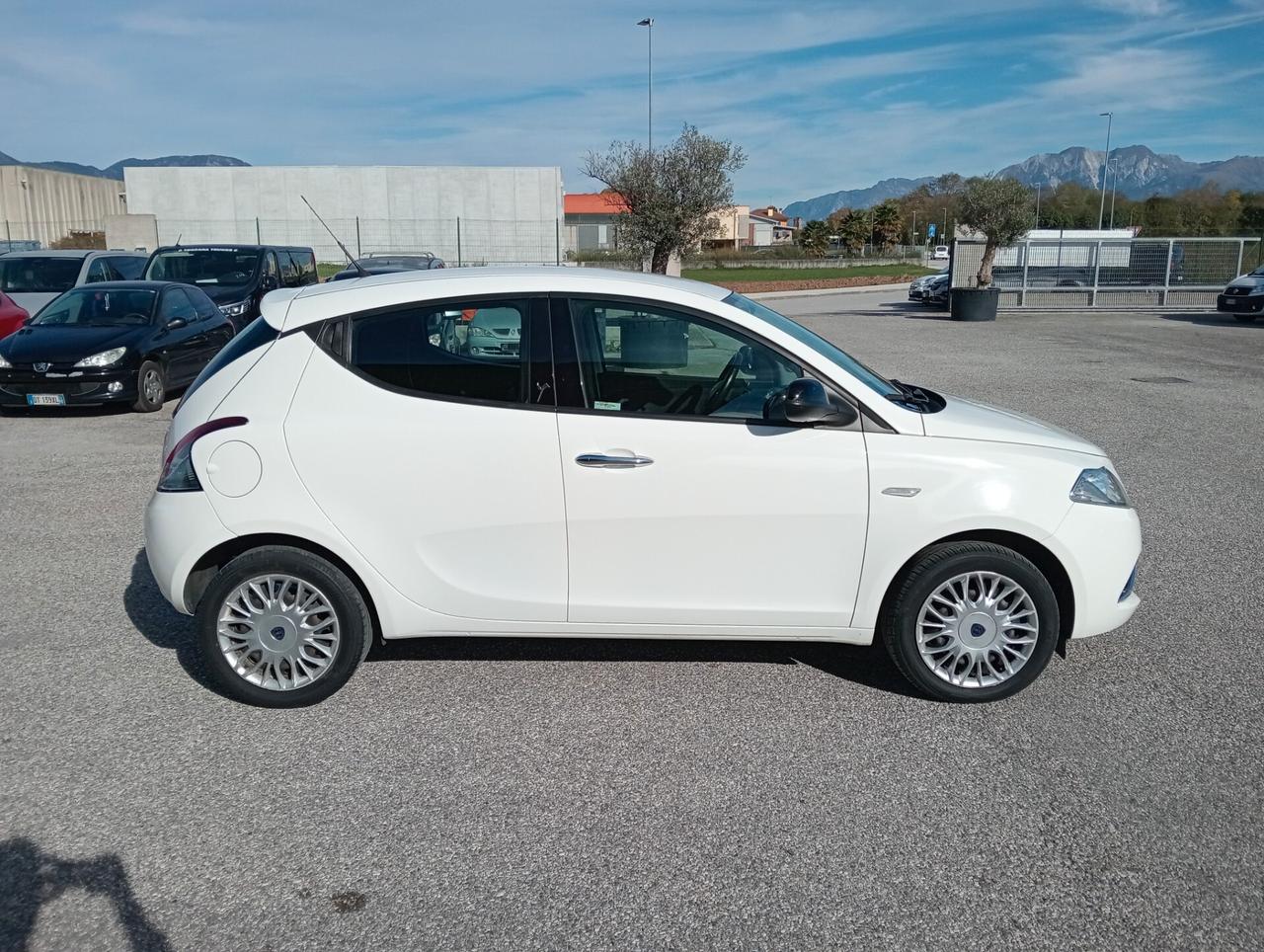 Lancia Ypsilon 1.2 69 CV 5 porte Gold 5 posti