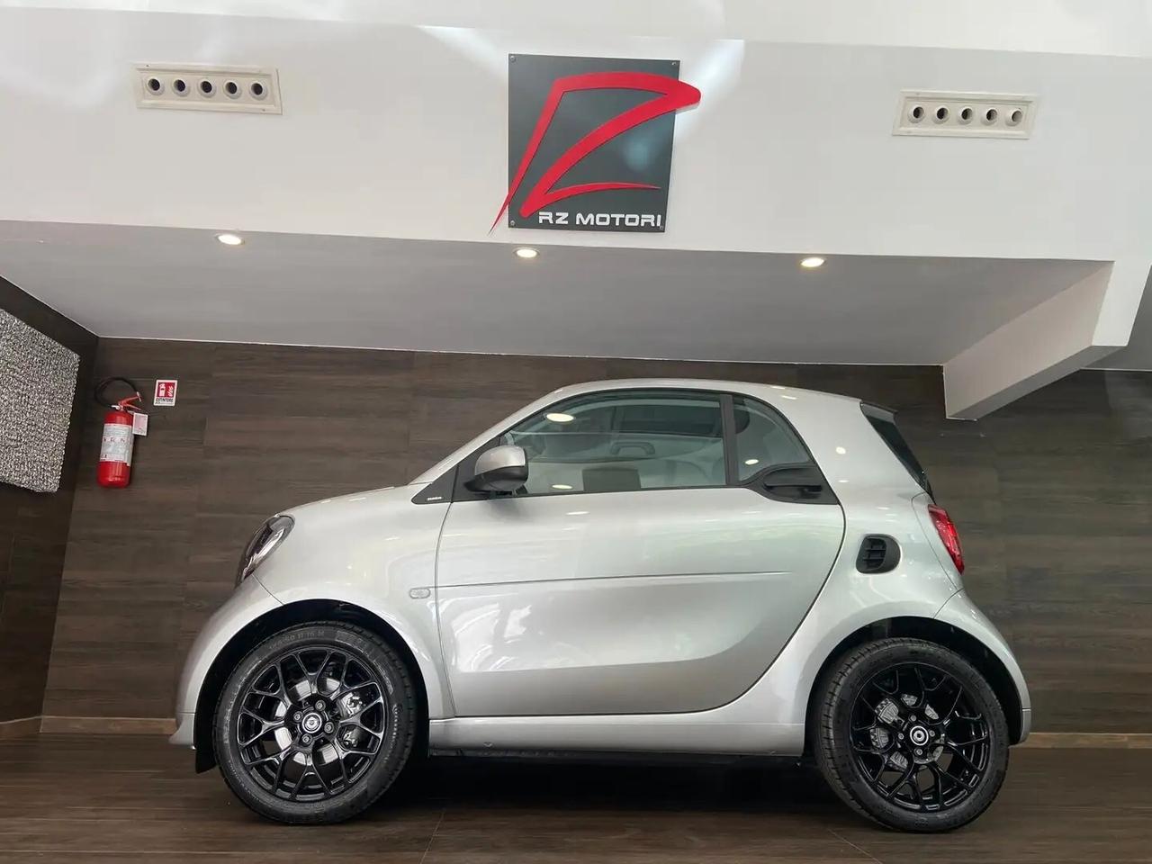 Smart ForTwo 70 1.0 twinamic Superpassion-LED-NAVIGATORE-RETROCAMERA-ITALIANA