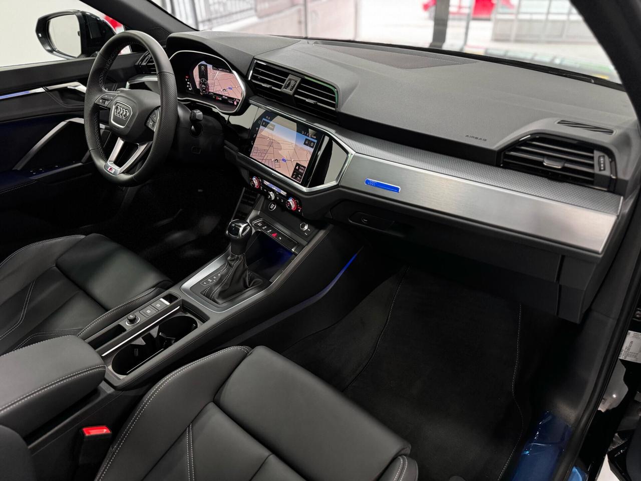 Audi Q3 35 TDI S tronic Identity Black