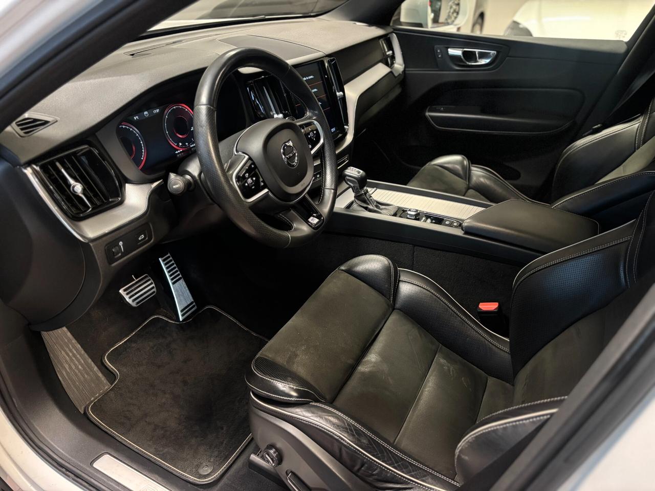 Volvo XC60 2.0 D4 R-design TAGLIANDI CERTIFICATI