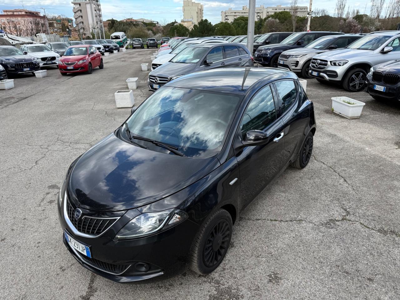 Lancia Ypsilon 1.0 FireFly 5 porte S&S Hybrid Ecochic Silver