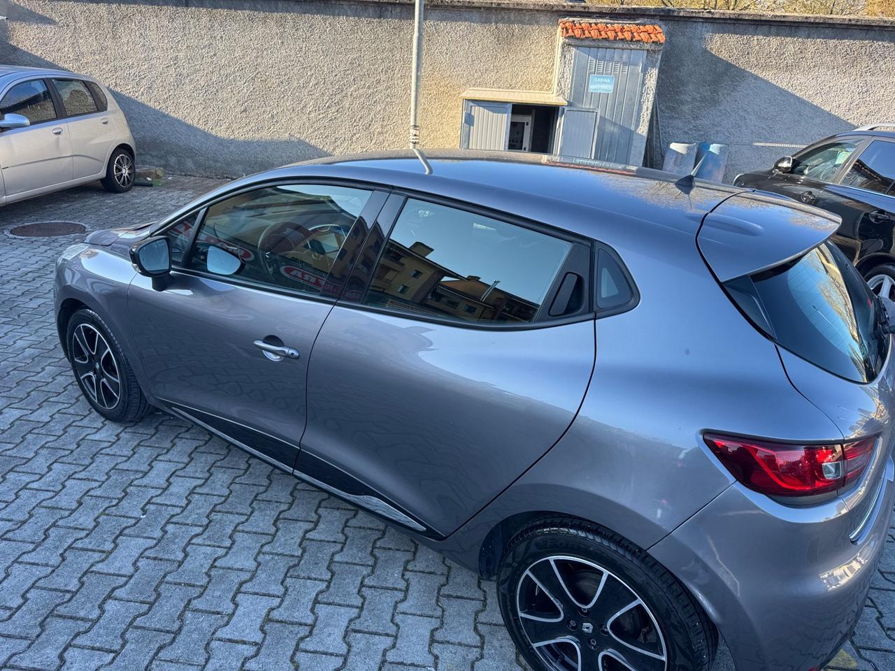 Renault Clio 1.2 75CV 5 porte neopatentati