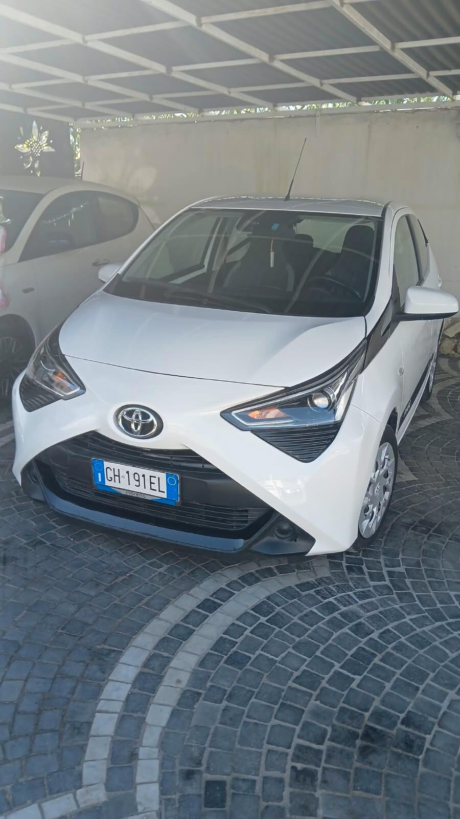 Toyota Aygo Connect 1.0 VVT-i 72 CV 5 porte x-clusiv MMT
