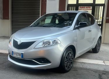 Lancia Ypsilon 1.2 69 CV 5 porte Silver