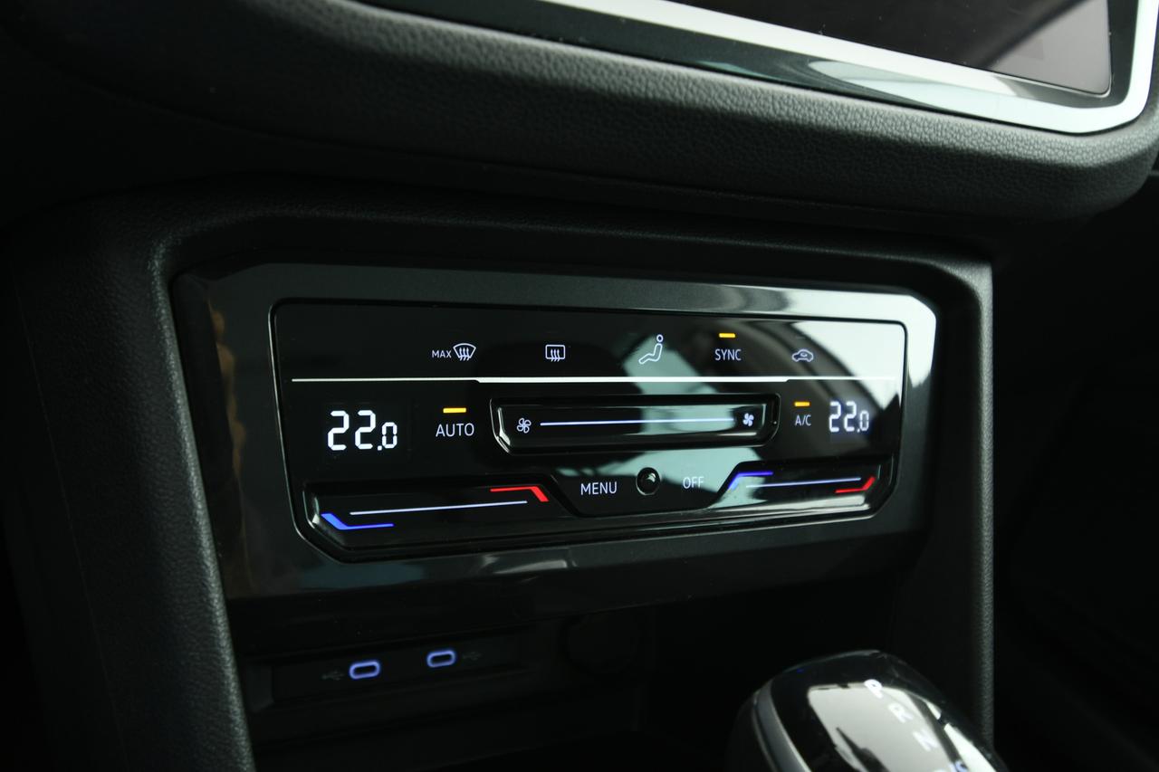 VOLKSWAGEN Tiguan 2.0 tdi Life 150cv dsg APP CONNECT+ACC+LED+C17"