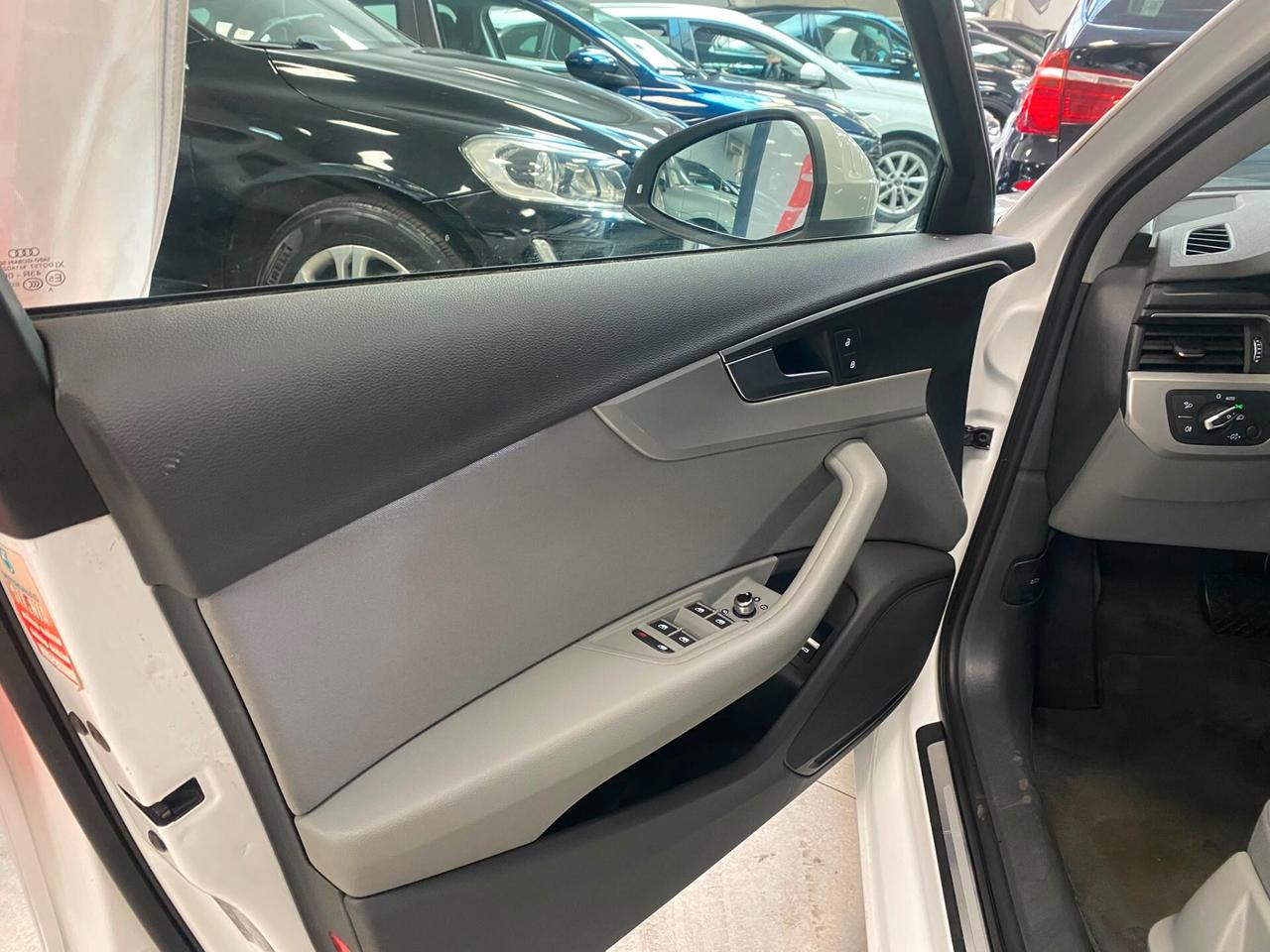 Audi A4 Avant 30 TDI S tronic line edition