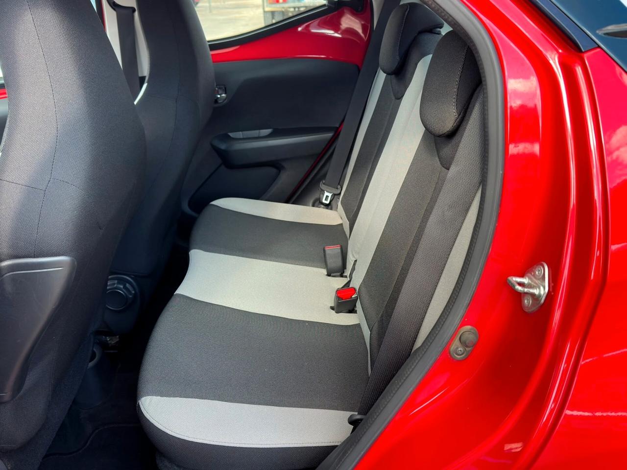 Toyota Aygo 1.0 VVT-i 69 CV 5 porte x-cool TSS