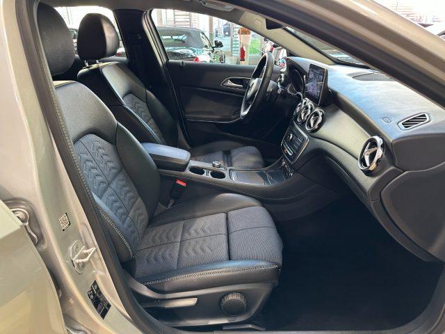 MERCEDES-BENZ GLA 180 d Automatic Sport - 17" - Telecamera - Navi - IVA