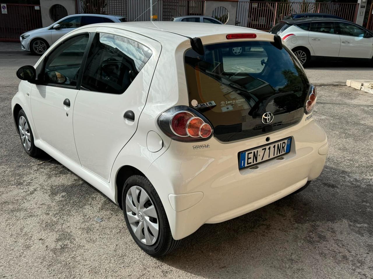 TOYOTA AYGO 1.0 12V 5P. LOUNGE NAVI PERFETTA