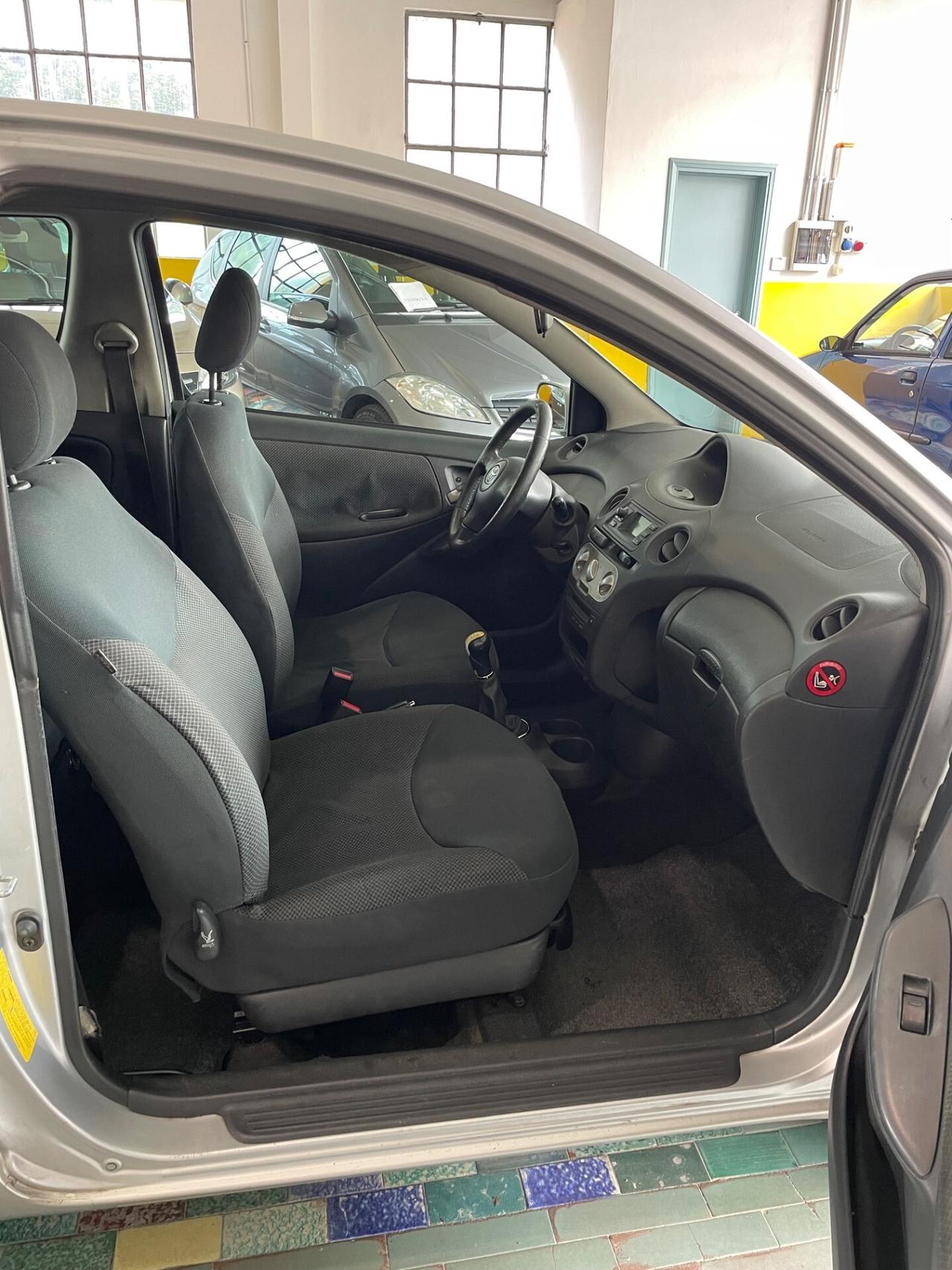 Toyota Yaris 1.4 tdi D-4D cat 3 porte