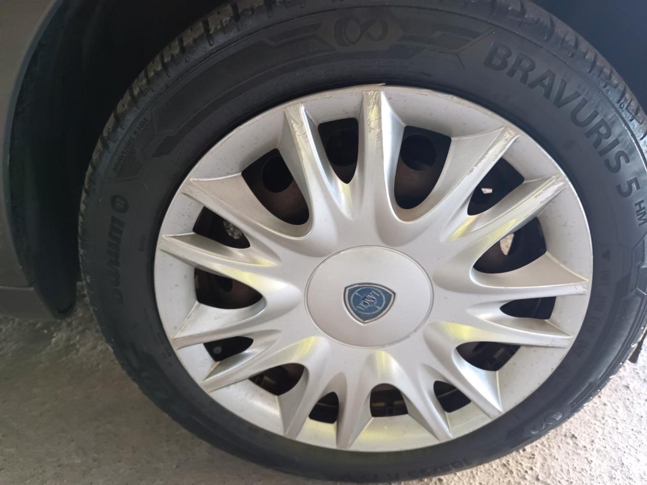 Lancia Ypsilon 1.2 69 CV Unyca