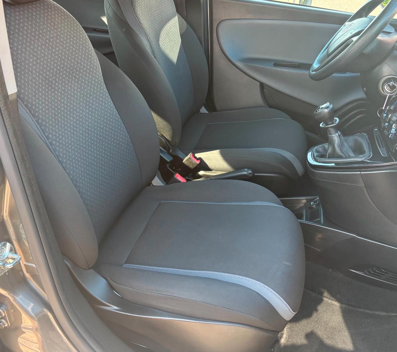 Lancia Ypsilon 1.2 69 CV 5 porte Silver