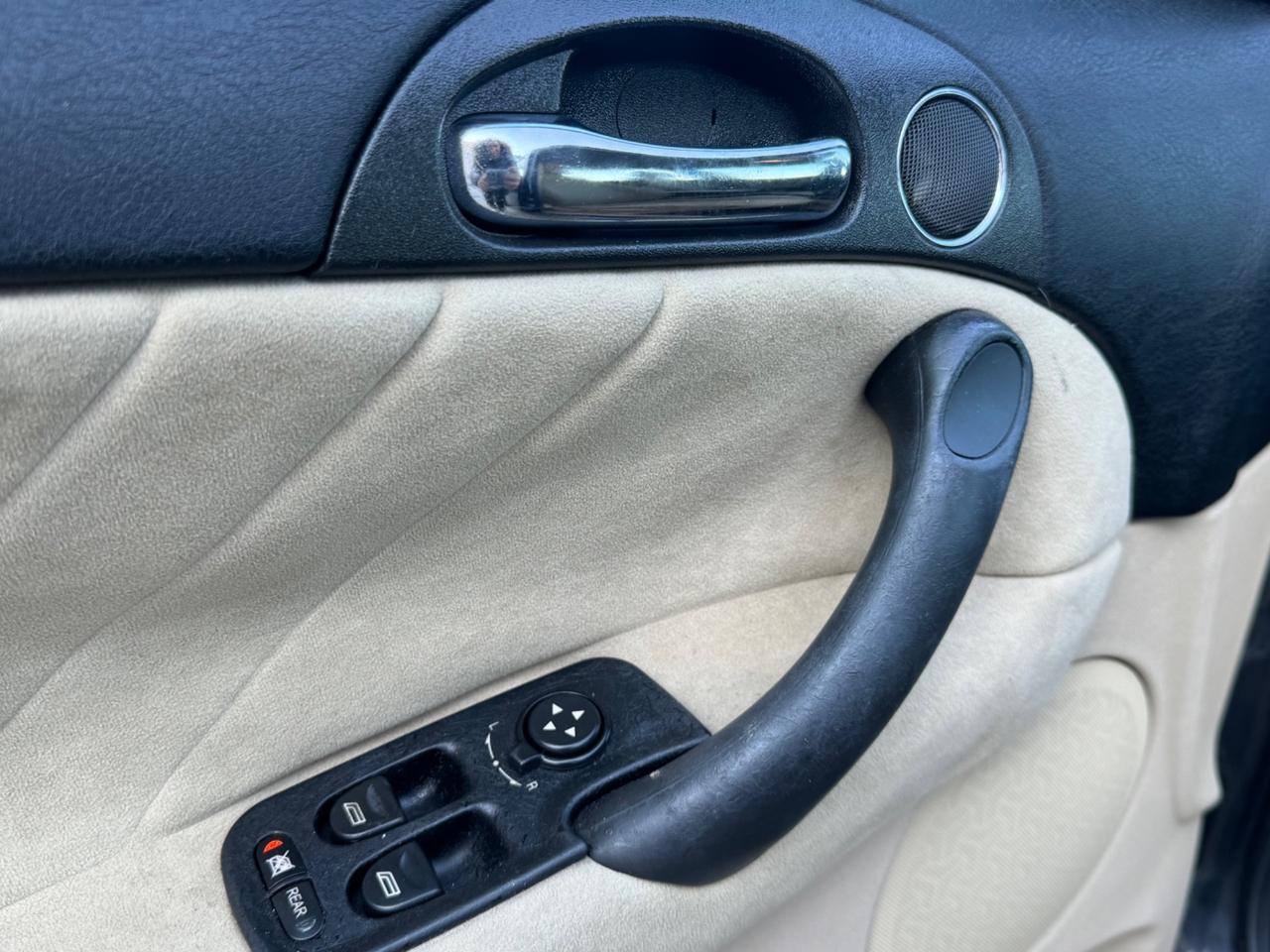 Alfa Romeo 147 1.6 16V TS 5P. Distinctive 45.000km