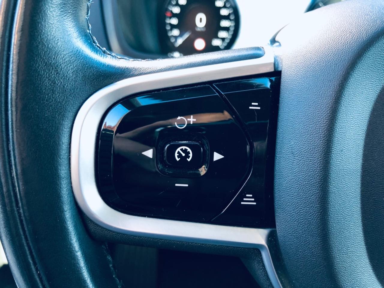 Volvo XC 90 XC90 B5 (d) AWD Geartronic Momentum